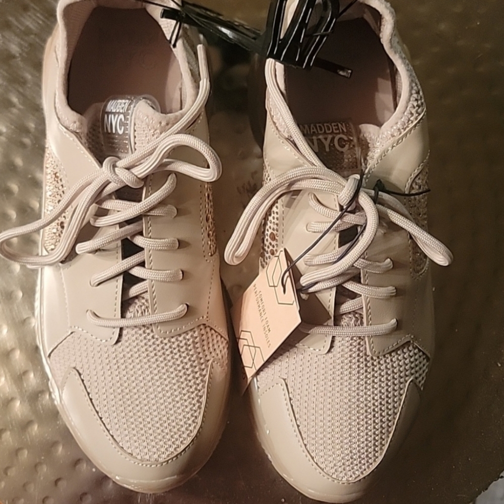 NEW Madden NYC size 8 sneakers